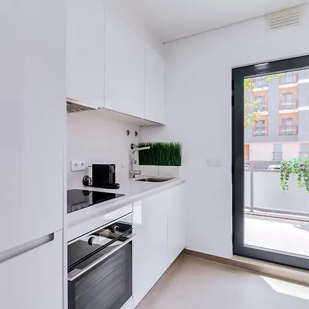 Apartment Modern 1bdr Flat With Pool In Marina By Lovelystay *
