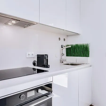 Modern 1bdr Flat With Pool In Marina By Lovelystay