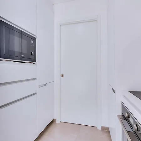 Modern 1bdr Flat With Pool In Marina By Lovelystay Lägenhet