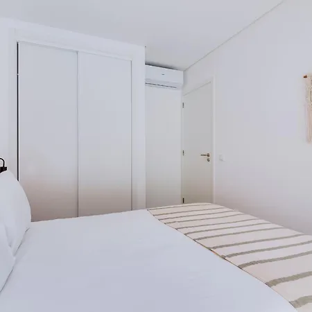 Modern 1bdr Flat With Pool In Marina By Lovelystay Lägenhet Olhão