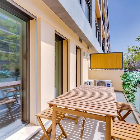 Apartment Modern 1bdr Flat With Pool In Marina By Lovelystay